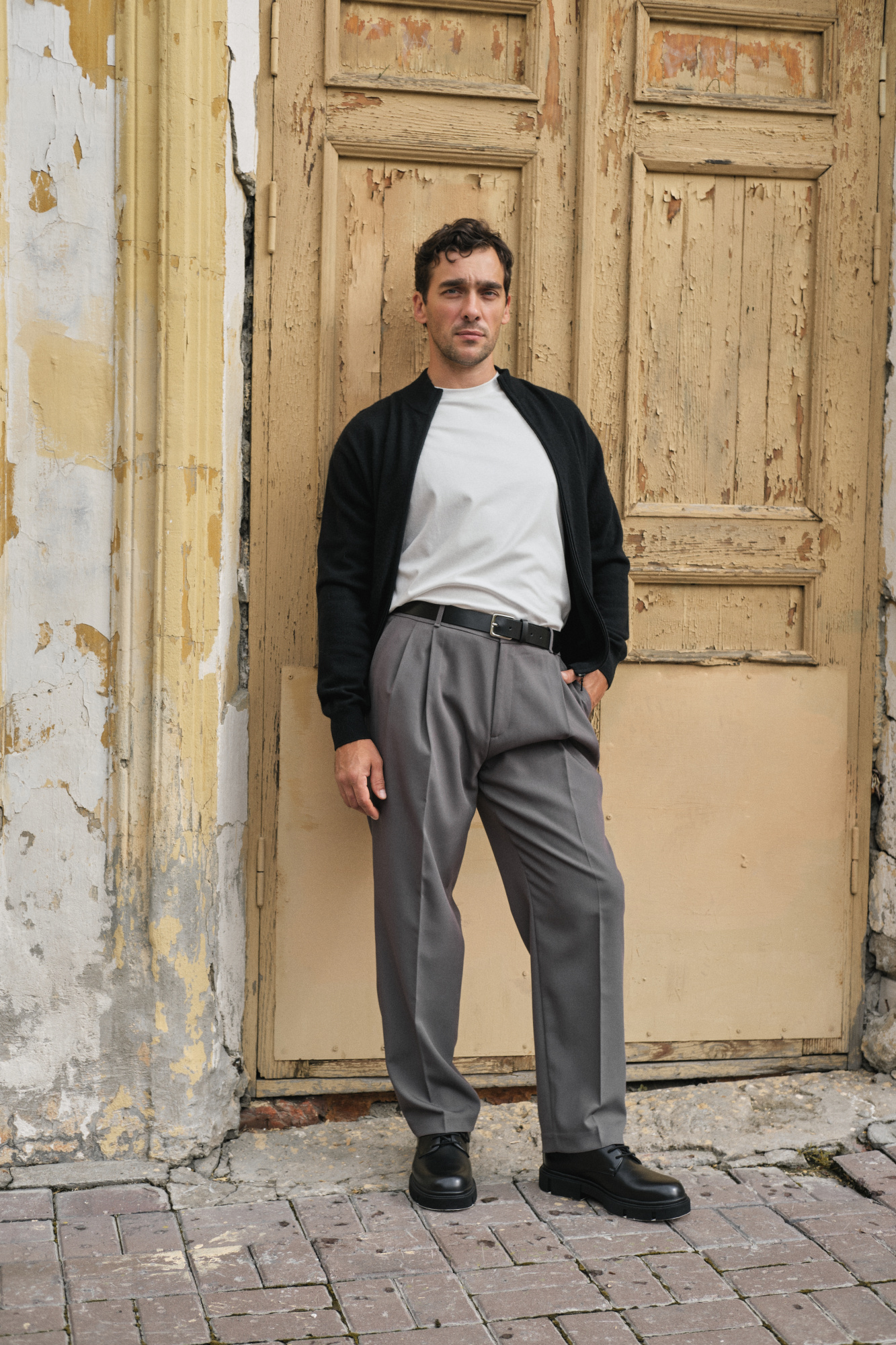 6 0963835.jpg мужской образ с брюками и джемпером