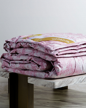 Стеганое одеяло из пуха верблюда CO--07 200*220 розовое